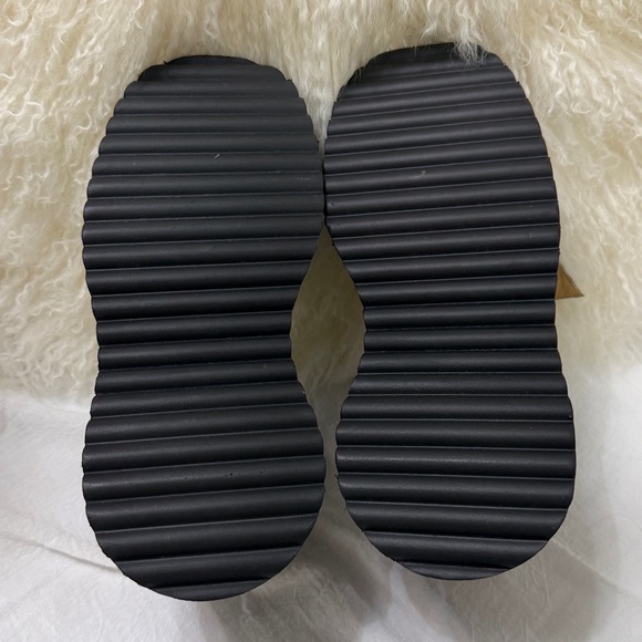 Maison Martin Margiela Black Patent Mary Jane Platform Pumps with Gold Buckle - Picture 4 of 5